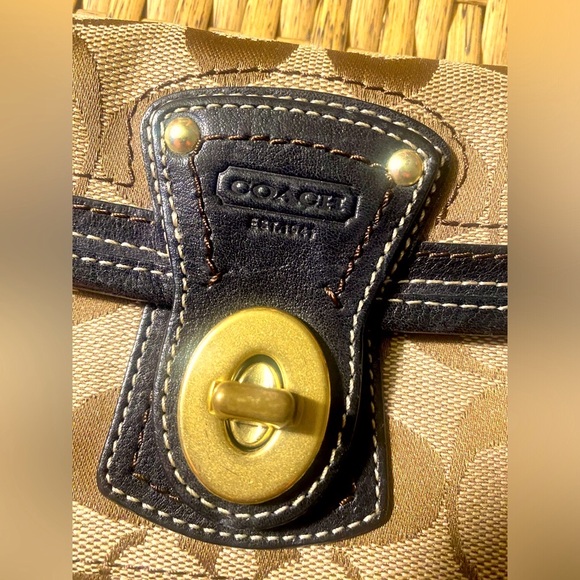 🆓 SHIPPING! Coach Legacy Signature Canvas Black Leather Trim Flap Wristlet. - Picture 3 of 6